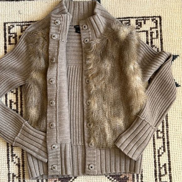 Club Monaco Women's Taupe Wool and Faux Fur Button Down Ribbed Cardigan Size M - Picture 6 of 9